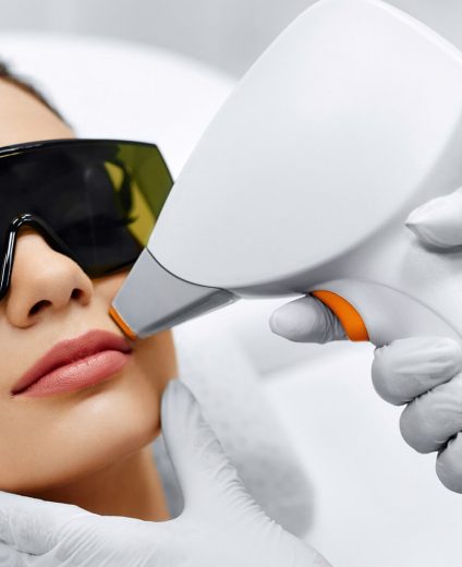 L'épilation laser du visage est possible grâce au laser Alexandrite, Nd-Yag et Q-switched.