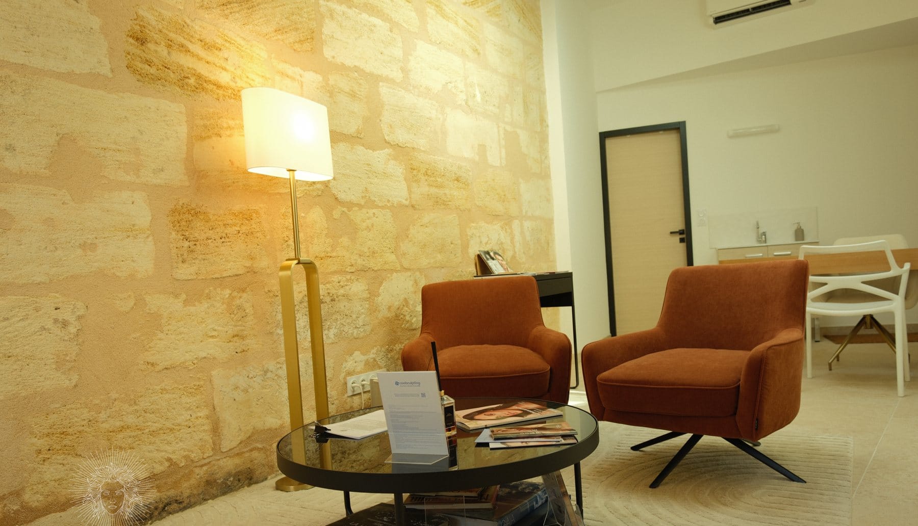Le salon d’accueil de la Maison Andromède, à Génissac