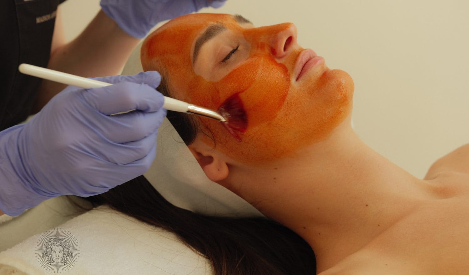 Nettoyage de peau profond du visage — Maison Andromède