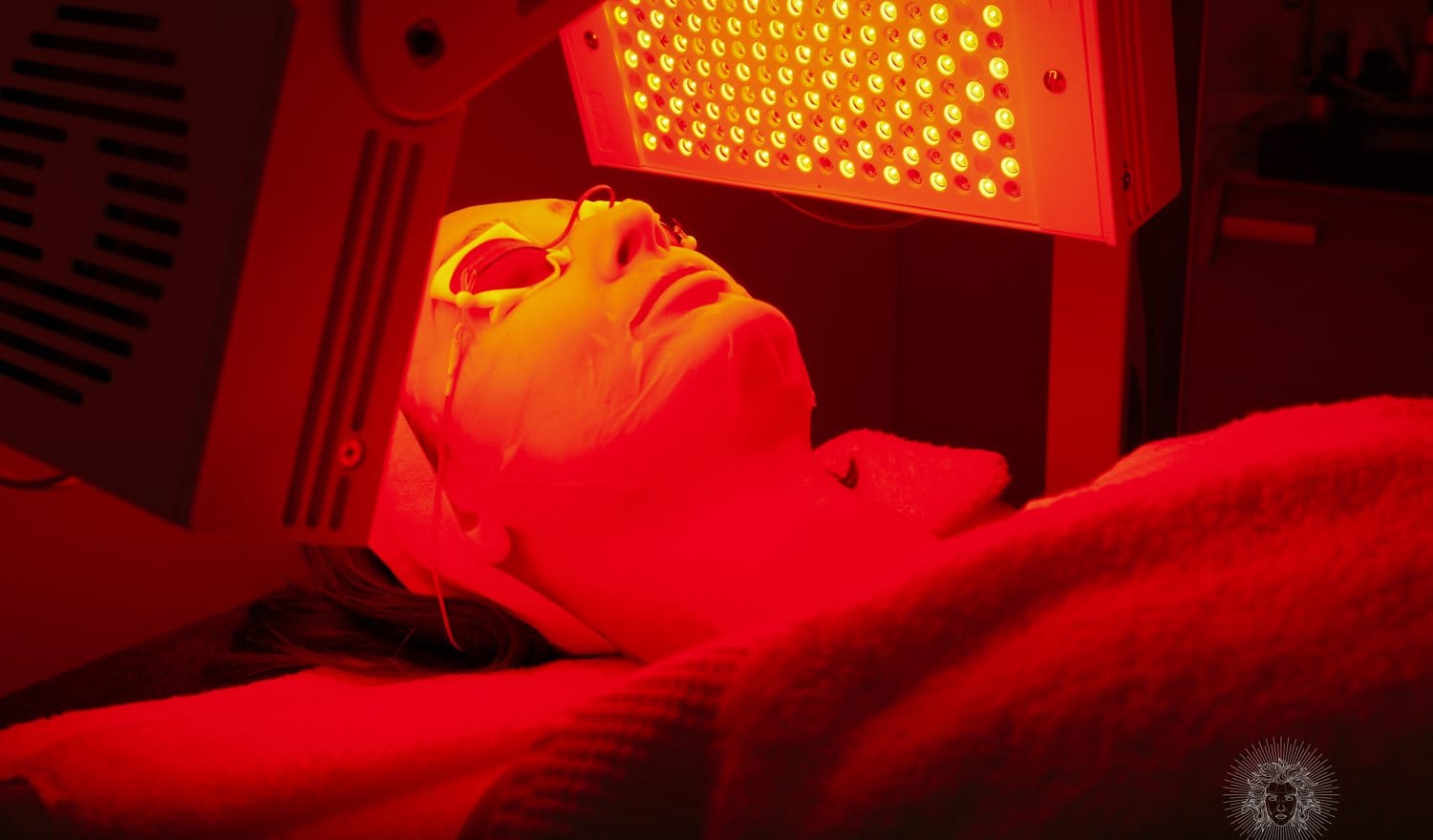 Luminothérapie LED visage — Maison Andromède